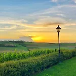 Relais Castello Di Razzano 4*