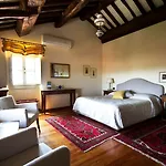 Relais Castello Di Razzano Szálloda