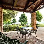 Relais Castello Di Razzano Hotel