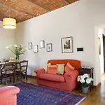Relais Castello Di Razzano Szálloda