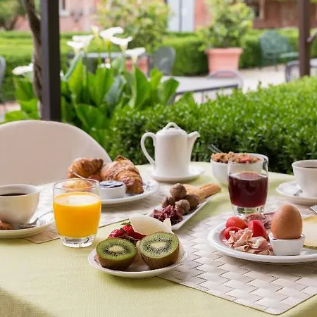 Hotel Relais Castello Di Razzano 4*