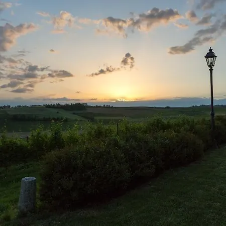 Relais Castello Di Razzano