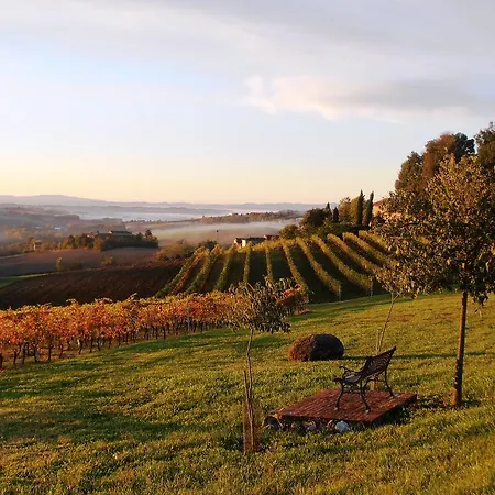 Relais Castello Di Razzano 호텔 4*
