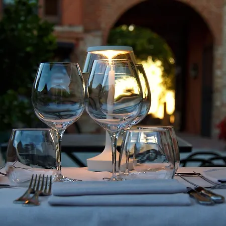 Relais Castello Di Razzano Отель 4*