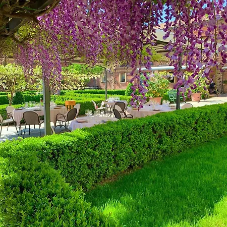 Hotel Relais Castello Di Razzano 4*