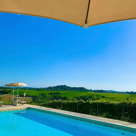 Relais Castello Di Razzano 4*