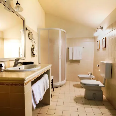 Hotel Relais Castello Di Razzano Alfiano Natta