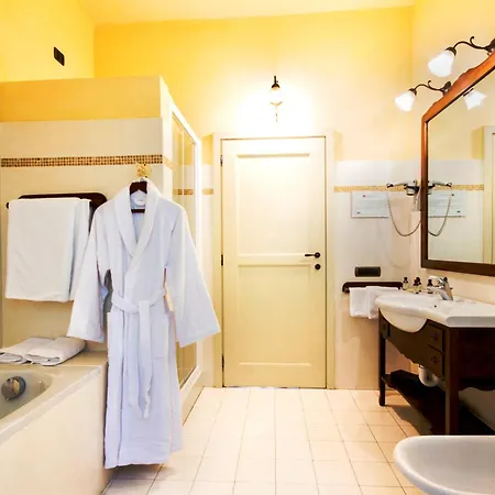 Relais Castello Di Razzano Hotel