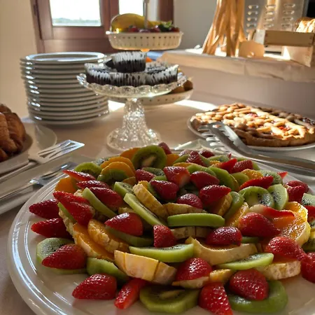 Relais Castello Di Razzano Отель Альфьяно-Натта