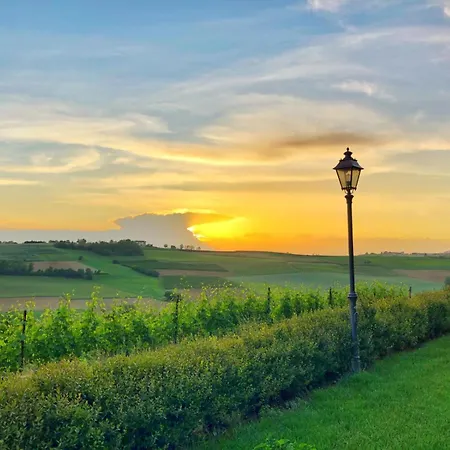 Relais Castello Di Razzano 4*