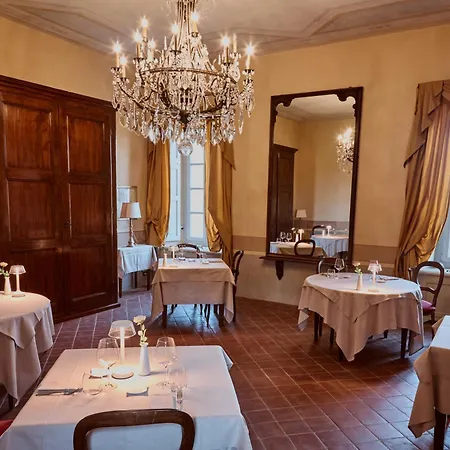 Отель Relais Castello Di Razzano Альфьяно-Натта