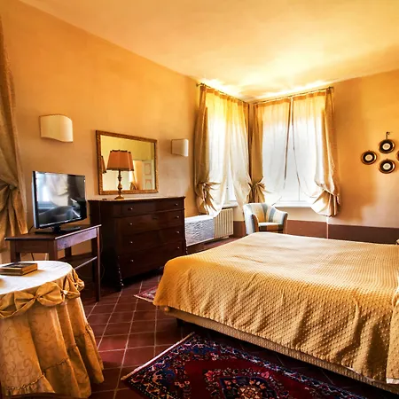 Relais Castello Di Razzano Hotel