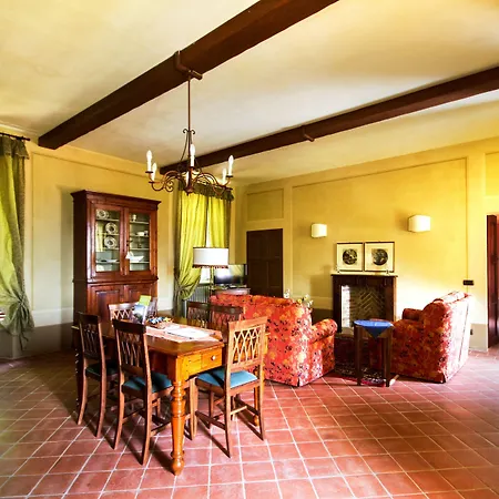 Relais Castello Di Razzano 4*