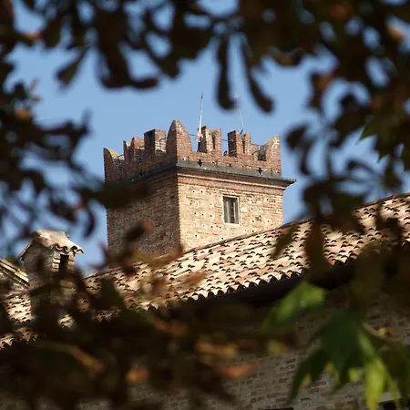 Relais Castello Di Razzano