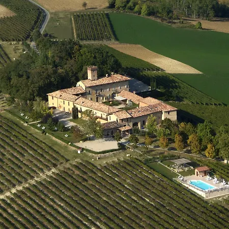 Relais Castello Di Razzano Hotel 4*