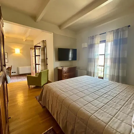 Relais Castello Di Razzano 4*