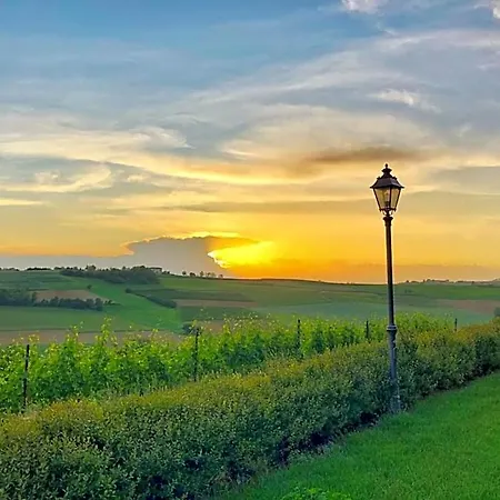 Relais Castello Di Razzano Hotel 4*