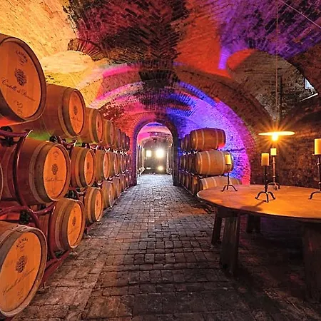Relais Castello Di Razzano Отель