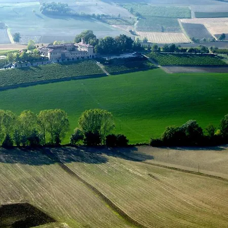 Relais Castello Di Razzano 호텔