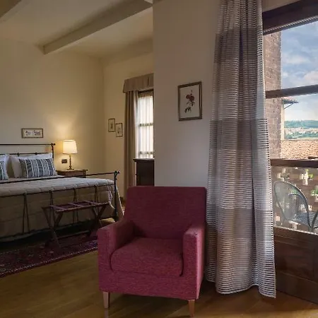 Relais Castello Di Razzano Отель Альфьяно-Натта