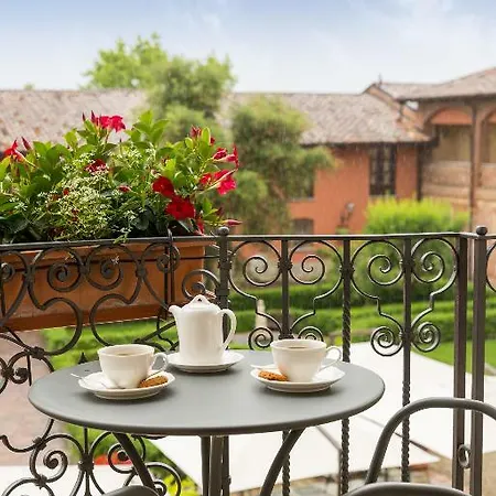 Hotel Relais Castello Di Razzano 3*