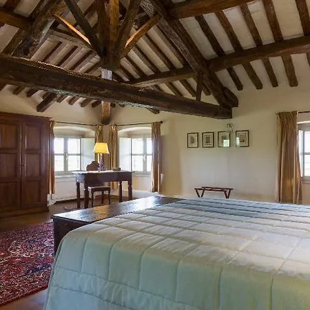 Relais Castello Di Razzano 4*