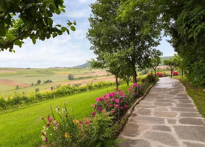 Relais Castello Di Razzano Otel 4*