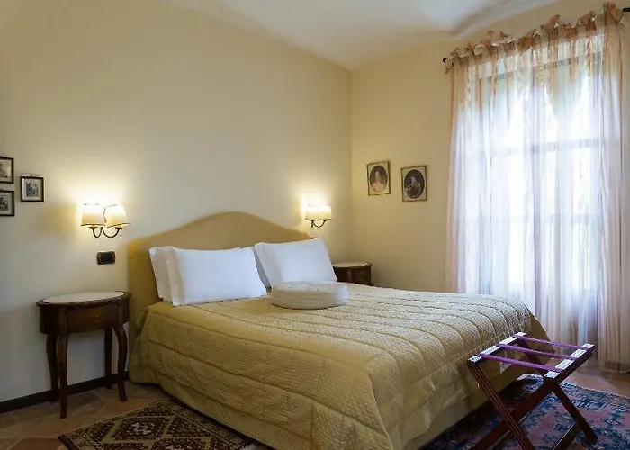 Relais Castello Di Razzano