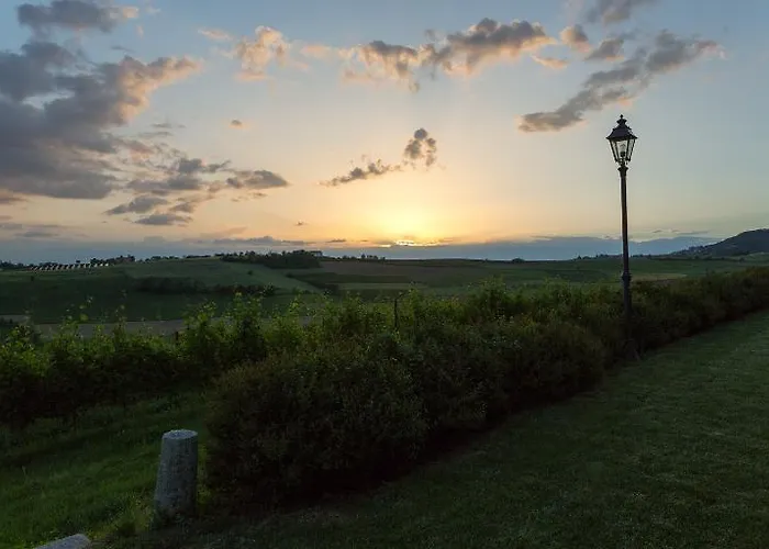 Relais Castello Di Razzano